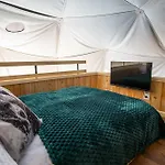 Glamp Mala Laka Jacuzzi & Sauna *
