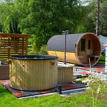 Glamp Mala Laka Jacuzzi & Sauna زاكوباني