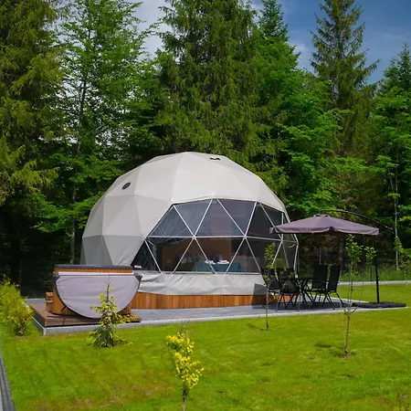 ラグジュアリーテント Glamp Mala Laka Jacuzzi & Sauna