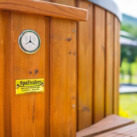 Glamp Mala Laka Jacuzzi & Sauna 자코파네