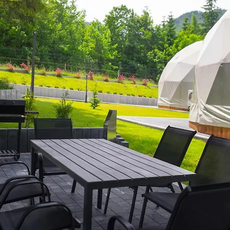 Glamp Mala Laka Jacuzzi & Sauna Campo de lujo *