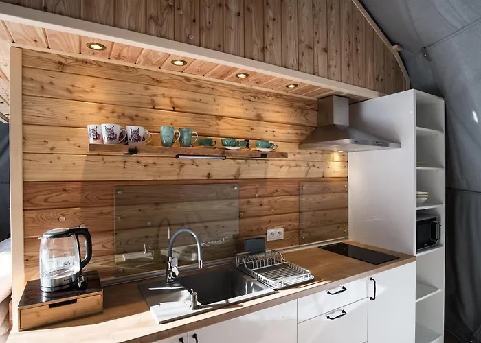 Glamp Mala Laka Jacuzzi & Sauna Campo de lujo