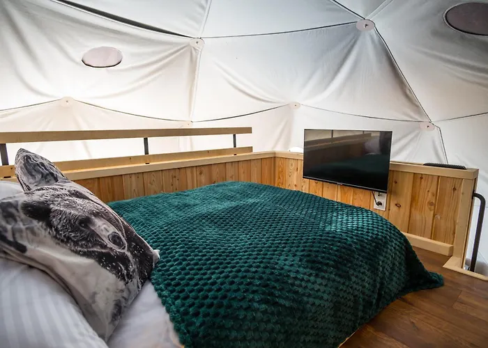 Glamp Mala Laka Jacuzzi & Sauna *