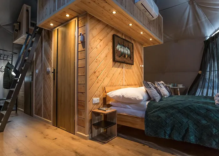 Glamp Mala Laka Jacuzzi & Sauna Campo de lujo *