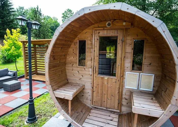 Glamp Mala Laka Jacuzzi & Sauna Campo de lujo